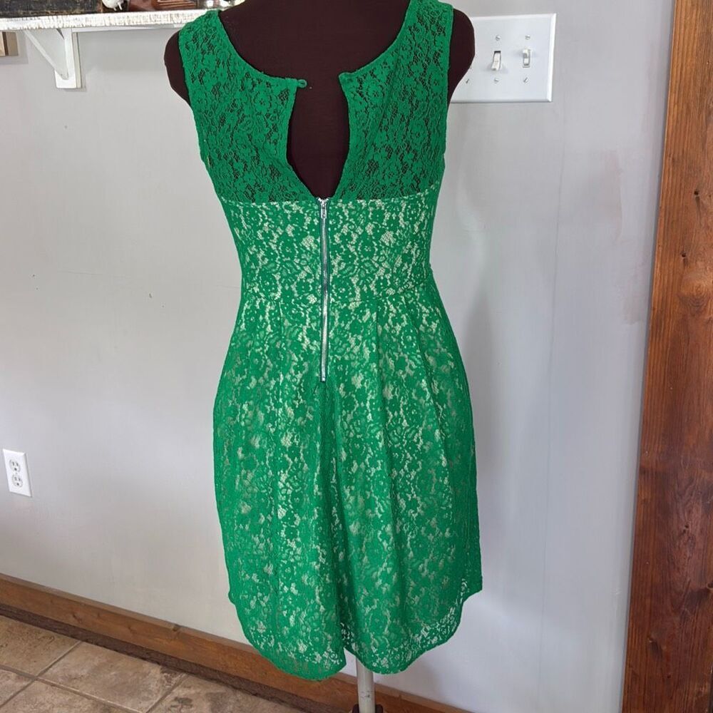 Betsy Johnson nude floral overlay lace dress size 4 fit and flare Kelly green fa - Picture 4 of 11